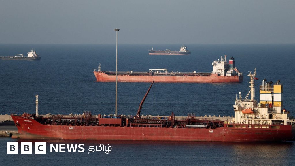 'சிக்னல் அணைப்பு' -  2 இந்திய  கப்பல்கள் ஹோர்மூஸ் நீரிணையை கடந்தது எப்படி?