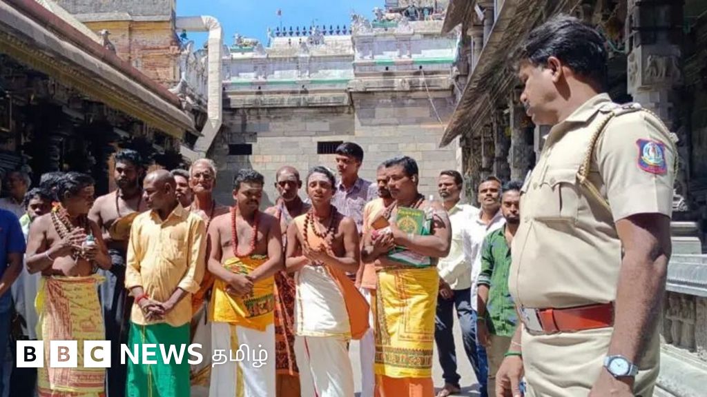 சிதம்பரம் நடராஜர் கோயிலில் தீட்சிதர்களின் எதிர்ப்பை மீறி கனக சபை மீது ஏறி வழிபட்ட பக்தர்கள்