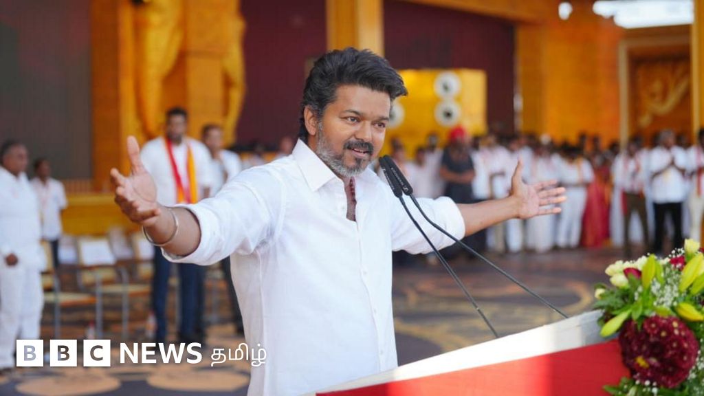 த.வெ.க. மாநாட்டில் தூக்கி வீசப்பட்டது யார்? - போட்டி போடும் 2 இளைஞர்கள்  