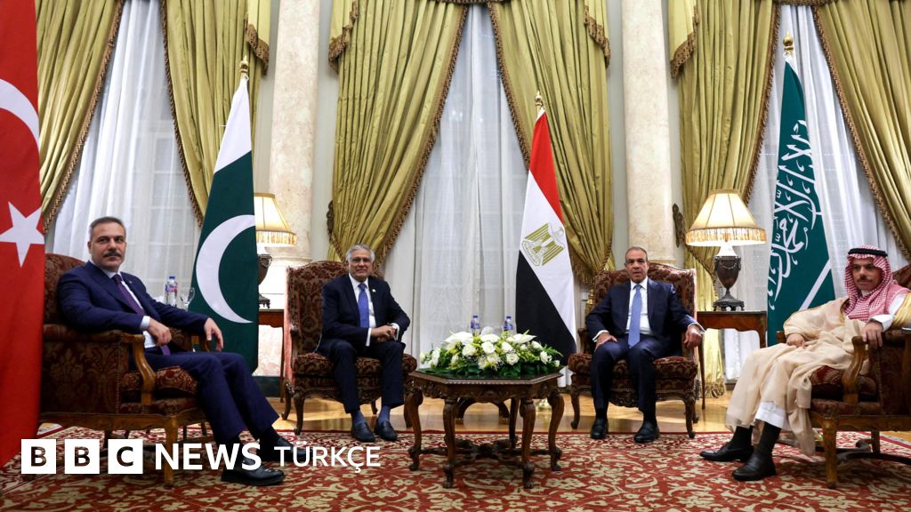Türkiye, Mısır, Suudi Arabistan ve Pakistan Dışişleri Bakanları Kahire'de biraraya geldi