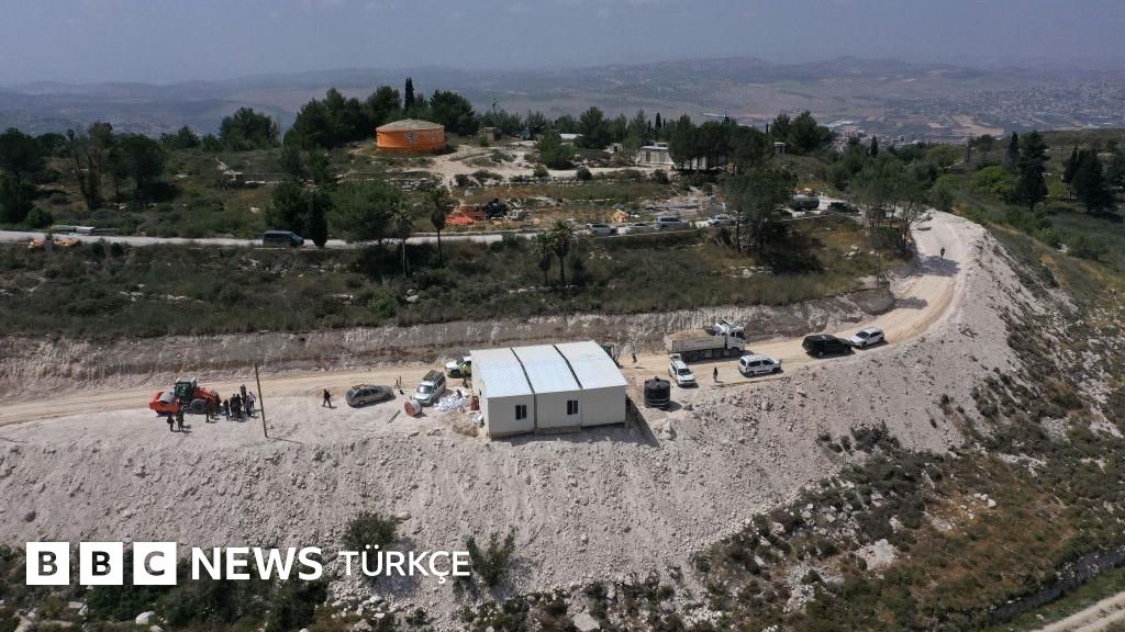 İsrail işgal altındaki Batı Şeria'daki yerleşimleri genişletiyor
