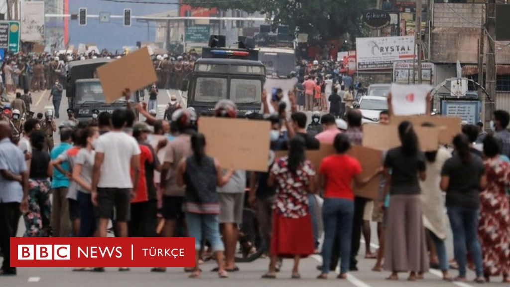 Ekonomik kriz nedeniyle protestoların sürdüğü Sri Lanka'da tüm bakanlar istifa etti - BBC News Türkçe