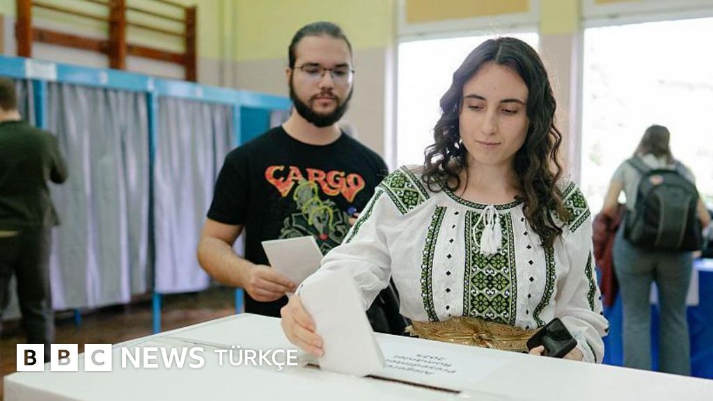 Romanya'da cumhurbaşkanlığı seçiminin ikinci turunda aşırı sağcı aday ve belediye başkanı yarışıyor