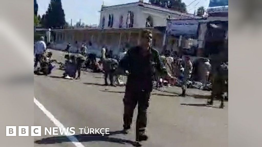 Suriye’de askeri okulun mezuniyet törenine SİHA saldırısı: Minimum 100 ölü Suriye’de askeri okulun mezuniyet törenine SİHA saldırısı: Minimum 100 ölü