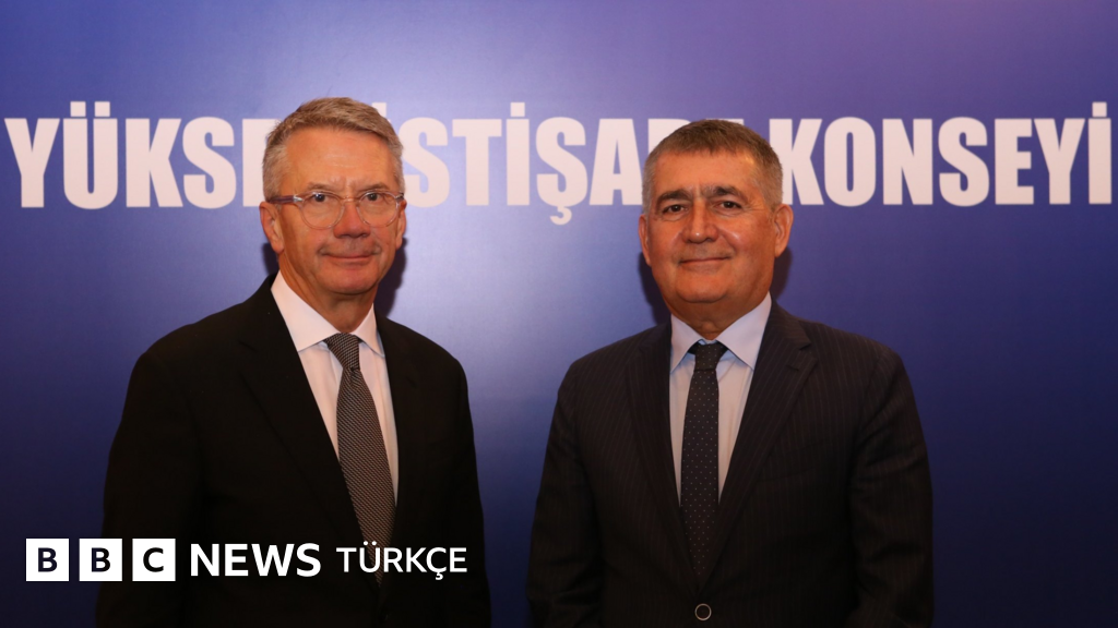 TÜSİAD yöneticileri Aras ve Turan'ın yurtdışı yasağı kaldırıldı, duruşma ertelendi