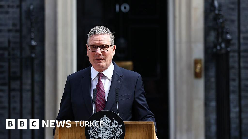 İngiltere'de Başbakan Keir Starmer istifa etti