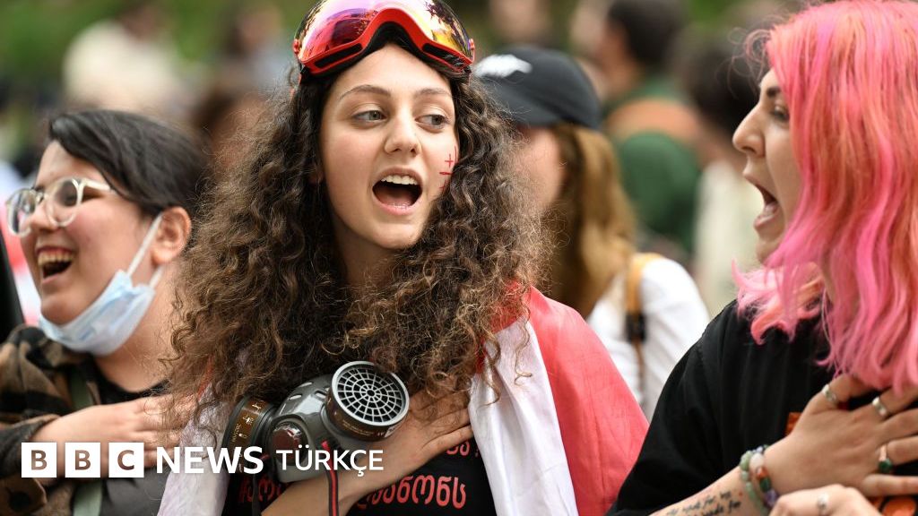 mehmonxonada xotinim bilan guruh jinsiy aloqa Biseksual swingerlar porno