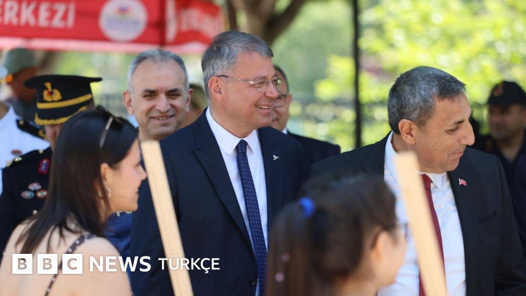CHP'li Silifke Belediyesi'ne operasyon: Belediye Başkanı gözaltında - BBC News Türkçe