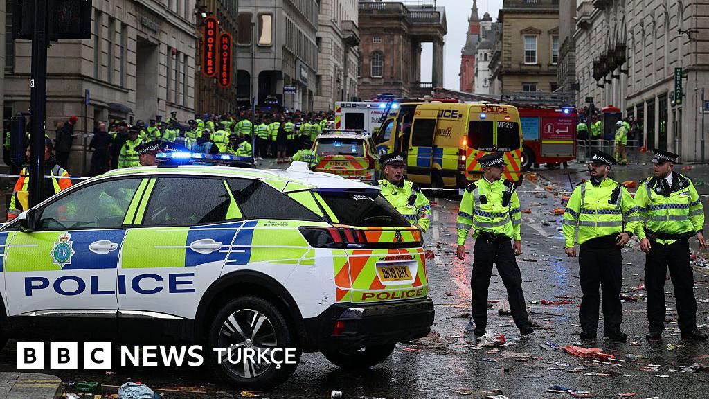 İngiliz polisi, Liverpool'da aracını kalabalığa süren şüphelinin etnik kökenini neden hızla açıkladı?