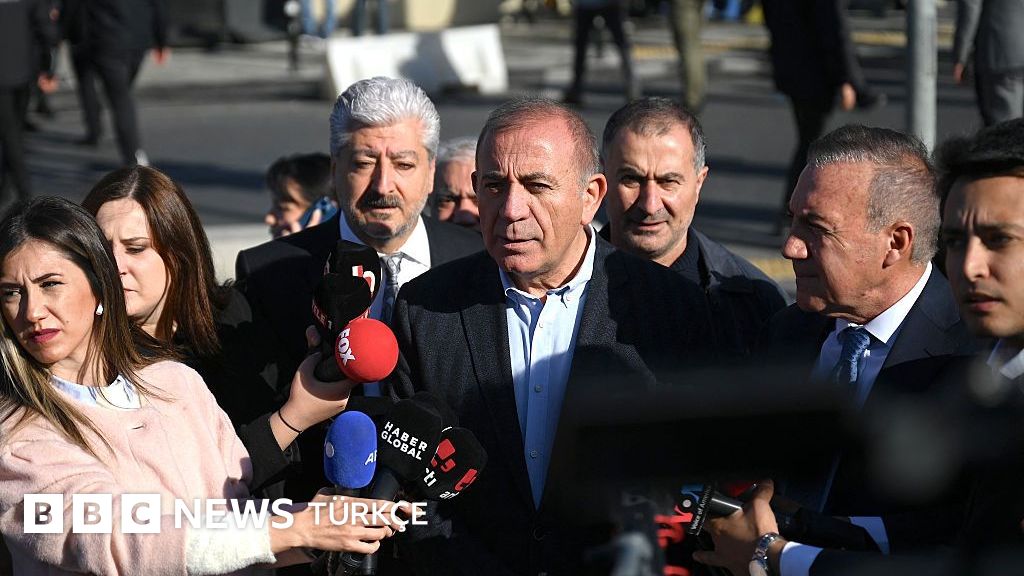 Gürsel Tekin BBC Türkçe'ye konuştu: 'O bina hepimize yeter'