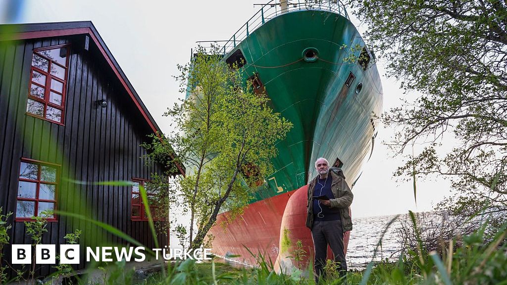 Norveç'te bir adam uyandığında bahçesinde dev bir yük gemisi buldu
