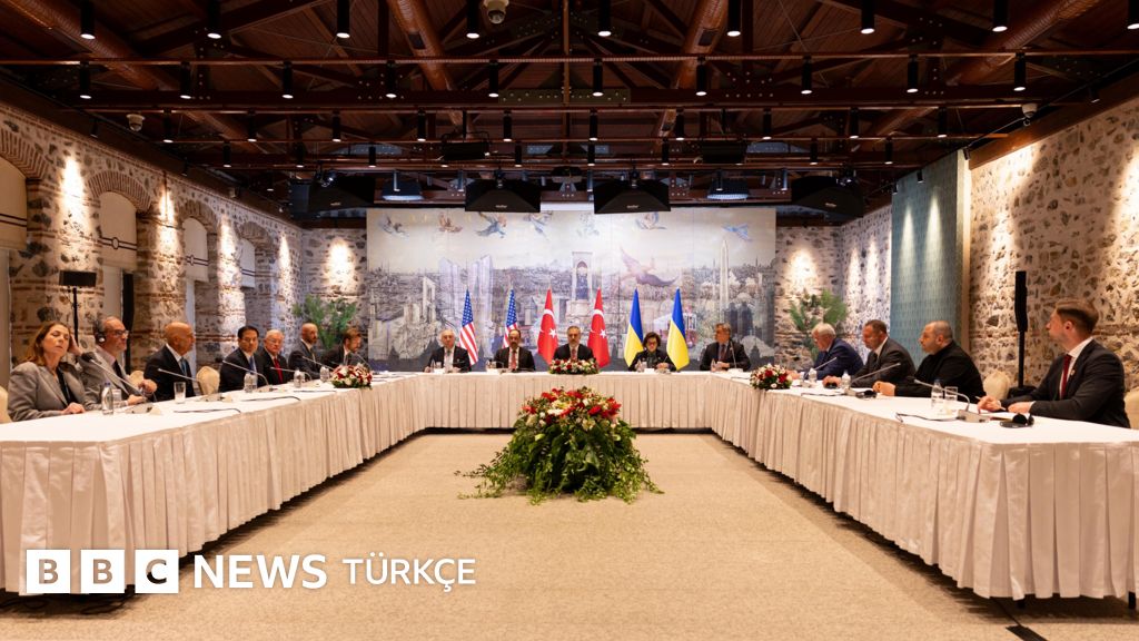 Dolmabahçe'de ilk görüşme: Ukrayna, Türkiye ve ABD heyetleri masada