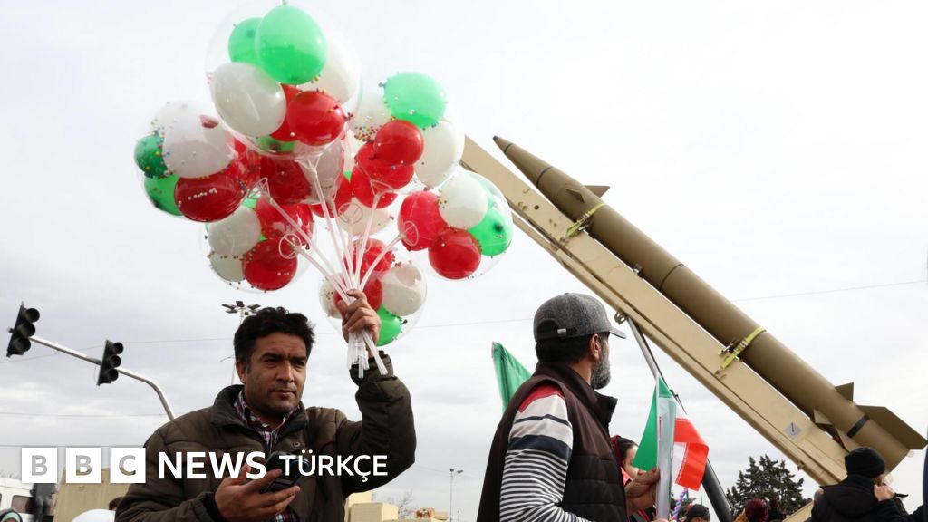'Tahran'da Devrim Mitingleri: Isyanın Gölgesinde Geçti'