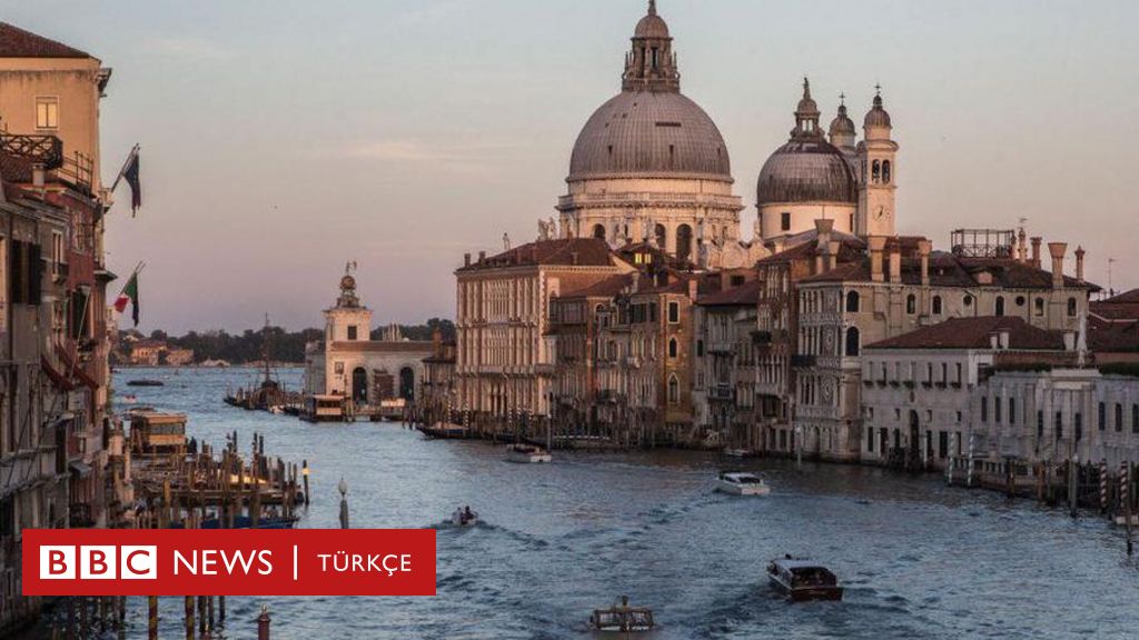 Multa di 3.000 euro per due turisti che navigano sul Canal Grande a Venezia
