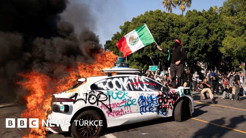 Los Angeles'taki eylemler yoğunlaştı, araçlar ateşe verildi