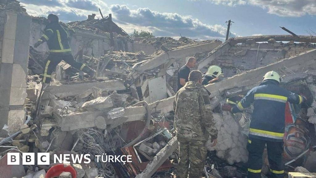 Ukrayna: Rusya’nın roket saldırısında minimum 51 şahıs öldü Ukrayna: Rusya’nın roket saldırısında minimum 51 şahıs öldü