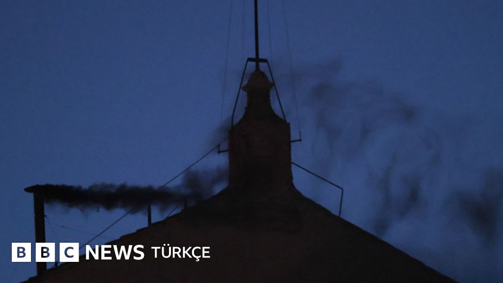 Vatikan'da siyah duman: Papa seçimi sonuçlanmadı