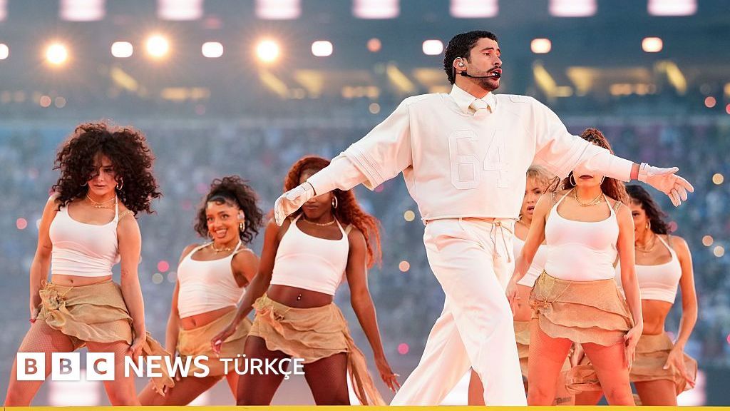 Bad Bunny'nin Super Bowl şovunu Trump 'berbat' diyerek eleştirdi