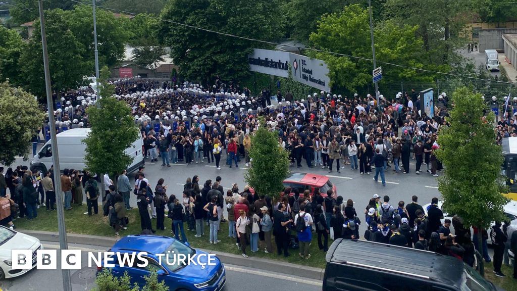 Bilgi Üniversitesi eylemlerinin üçüncü günü: 'Kampüsümüzü terk etmiyoruz'