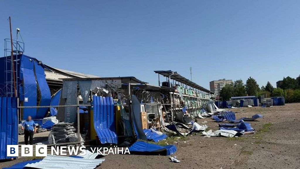 Росія вдарила по Прилуках і Глухову. Чотири людини загинули, багато поранених, горить "Епіцентр"