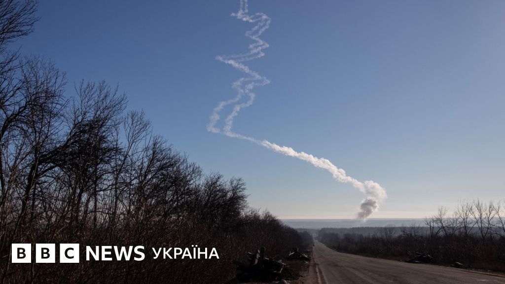 Під Авдіївкою збили російський літак – Зеленський - BBC News Україна