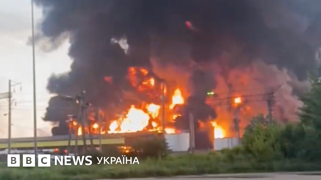 "Далекобійні санкції" у Санкт-Петербурзі: горить Кронштадт