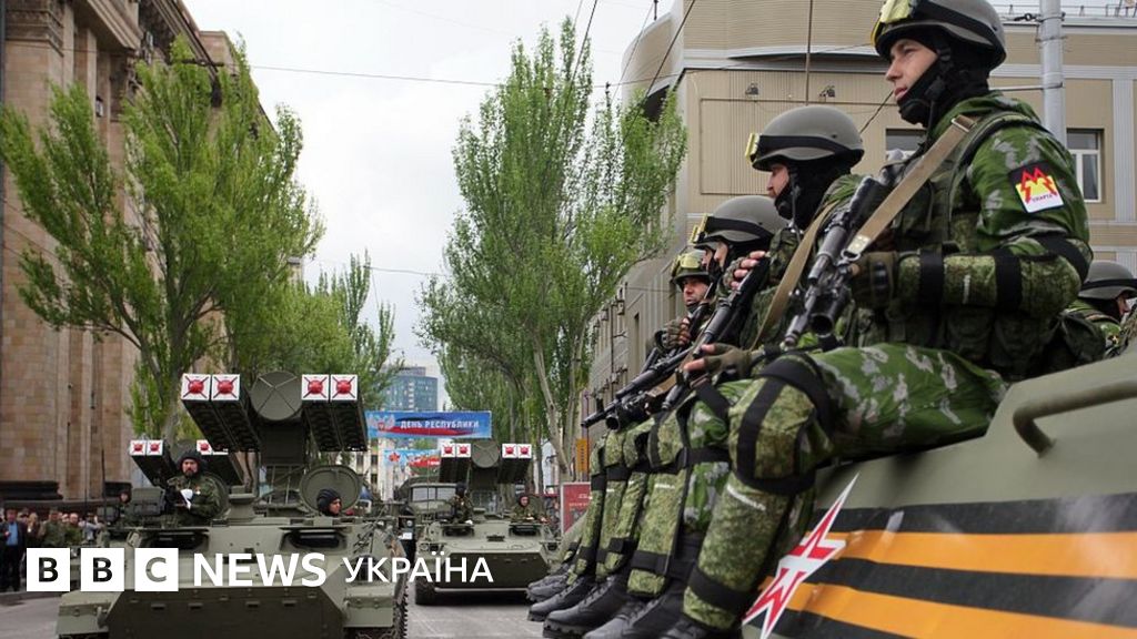 Чи карати сайти за трансляцію параду в "ДНР"? - BBC News Україна