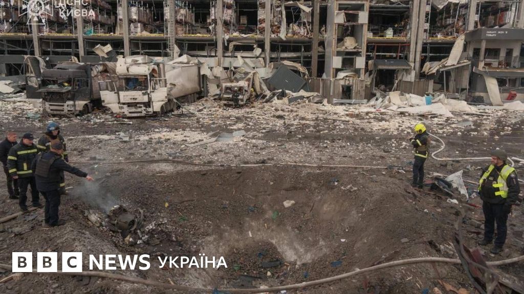 У Києві і Білій Церкві 9 загиблих після ударів Росії. Зруйнований NOVUS, зникло світло і опалення