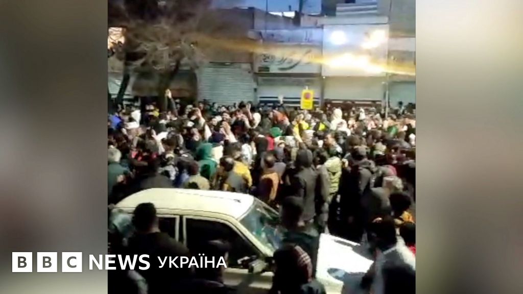 "Смерть диктатору!" Протести в Ірані стають все гарячішими: що відбувається