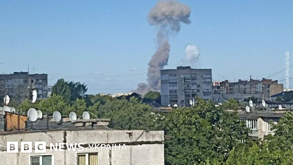 Біля Житомира масштабний вибух, пожежі і перекрита траса. Щонайменше 2 загиблих