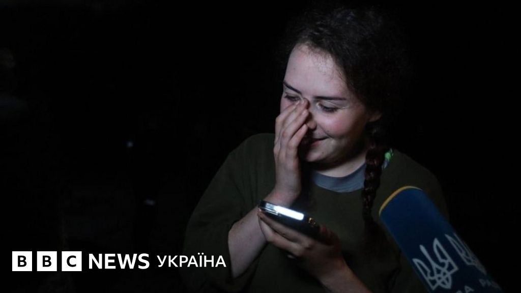 Вони вільні. Фотоісторія - кого звільнили з полону - BBC News Україна