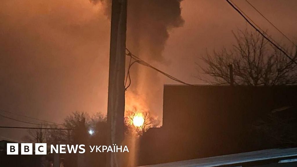 Атака дронів на півдні Росії: горів НПЗ, СБУ каже, що поцілило у термінал Таманьнафтогаз