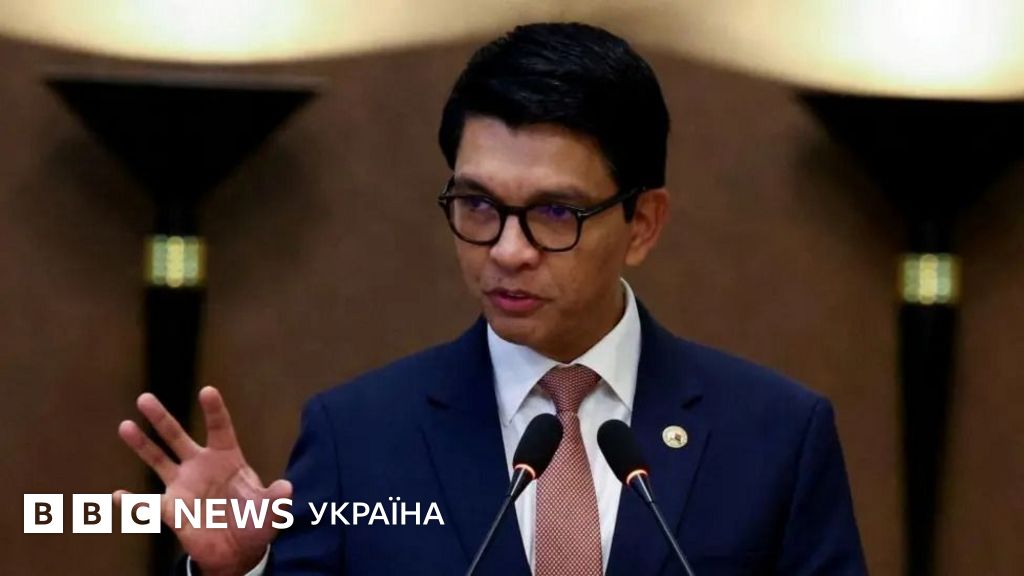 Президент Мадагаскару втік? Що відбувається в країні