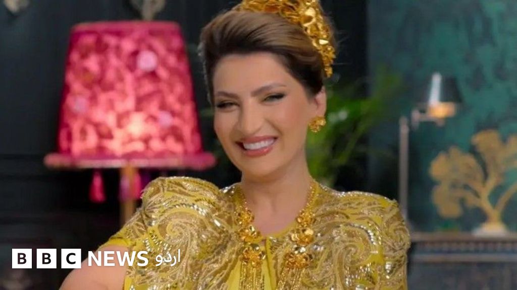 اپنی پہلی ملاقات میں تابندہ تیجسوی کو بتاتی ہیں کہ ’تم یقین نہیں کرو گی میرے پاس 40 کلو سونا ہے۔ میری بیٹی کی پیدائش سے قبل ہی میرے شوہر نے اس کے لیے سونے کے برتن بنوائے تھے۔‘