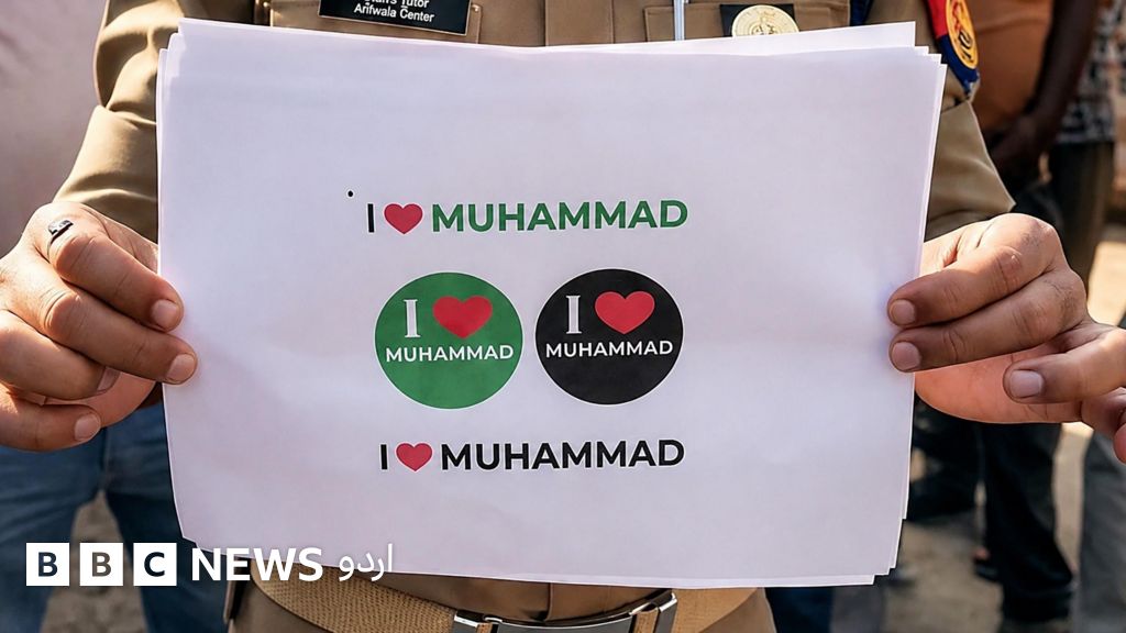 مسجد گرائے جانے کے بعد کمیٹی کے چند افراد اور مقام