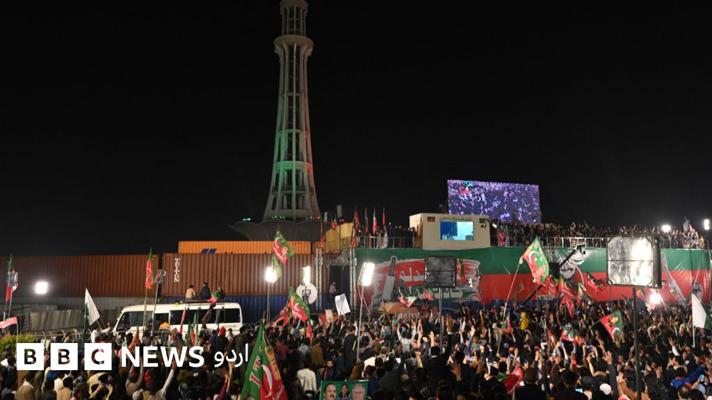 مینار پاکستان جلسہ: نئی، پرانی تصاویر اور عمران خان کا معاشی بحالی کا ...