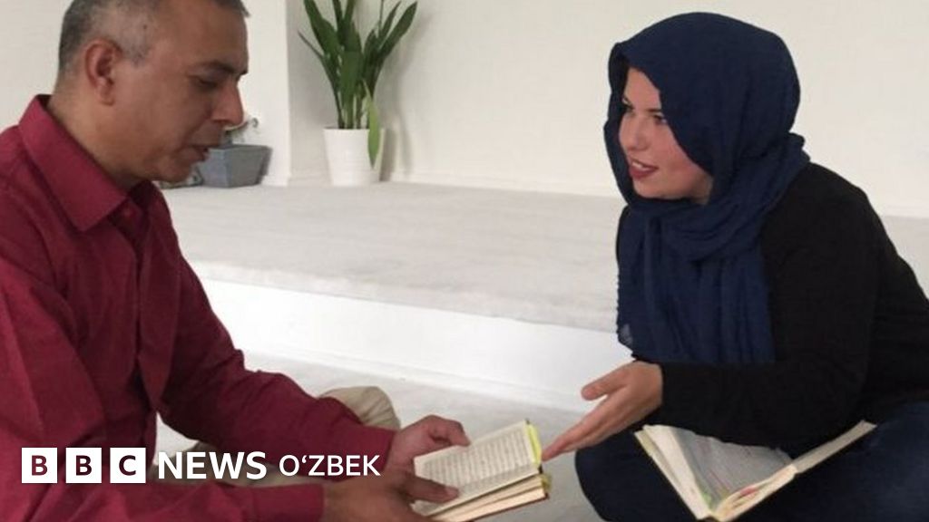 Qisqa soch turmagi bolgan qiz sichqonchani soradi