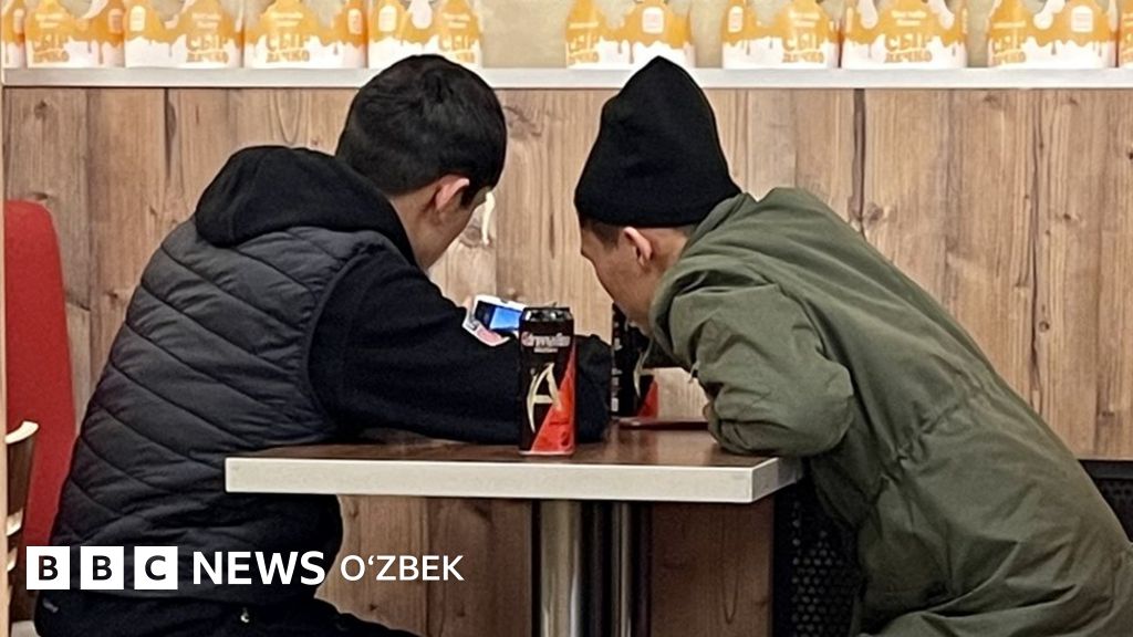 Dashcam bilan mashinada jinsiy aloqa Yosh shemale porno