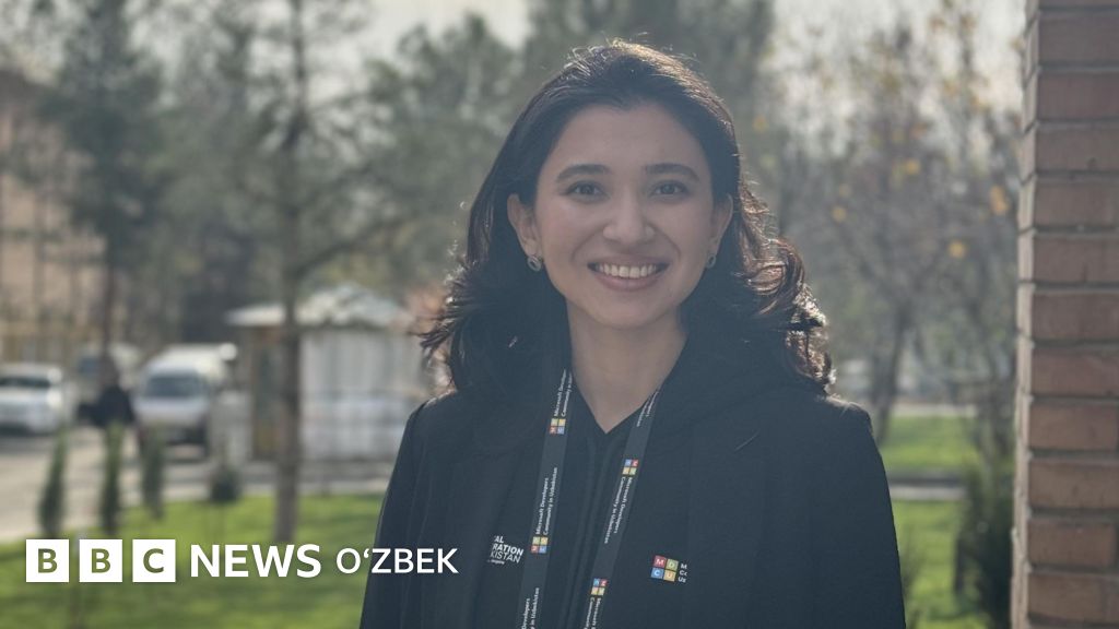 Yalangoch yigit videoni silkitmoqda Oq jojaning ichiga qora tanli odam qattiq kirib keldi