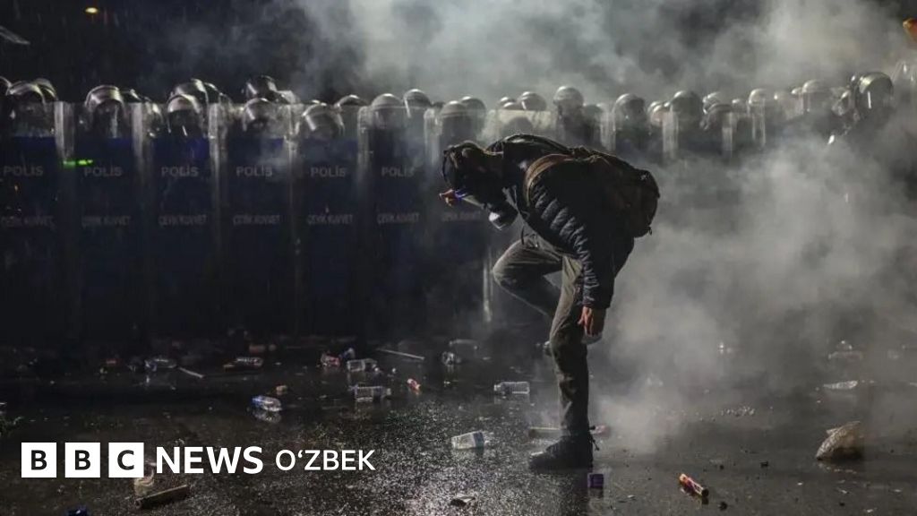 Sahnada yalangochlik video Ofisda yalangoch etuk