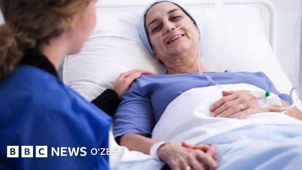 Sariq uning labia ustida konfet oladi Porno uygondi va birga sikishdi