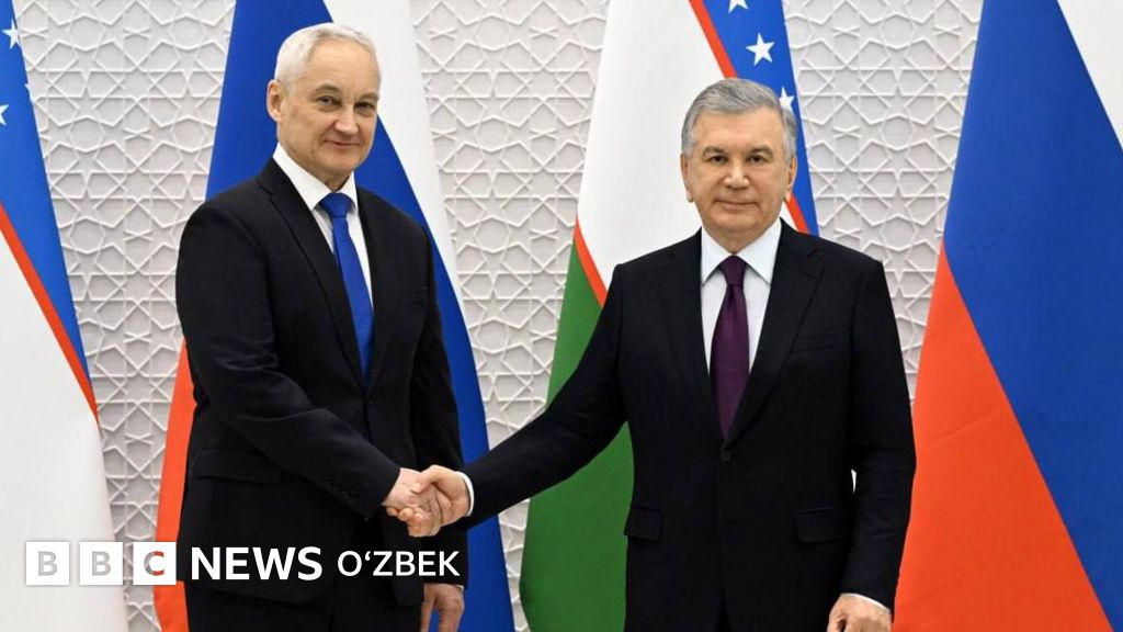 Uyda yalangoch qizlarning selfilari