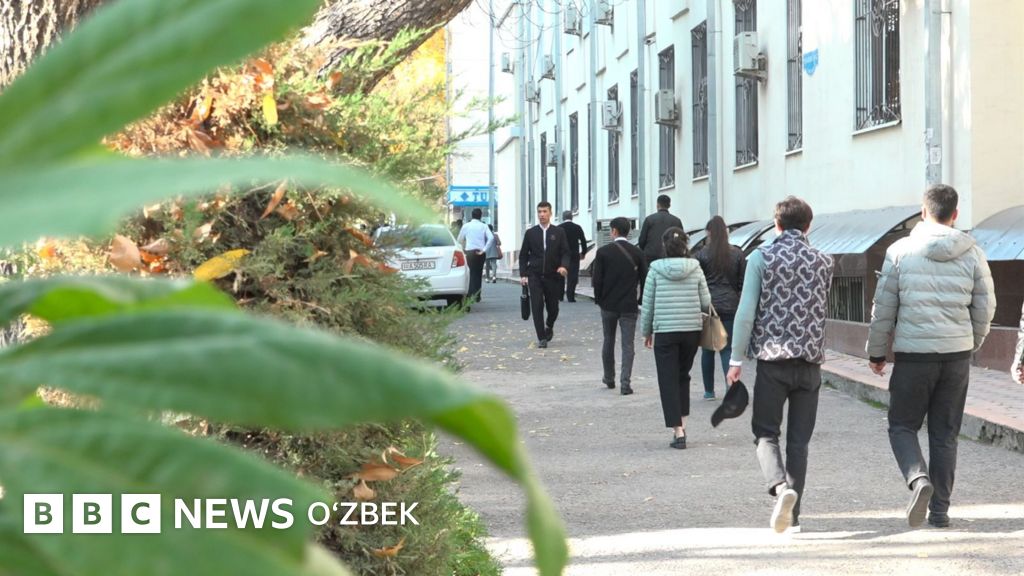 Xakasiya jinsi Porno tomosha qiling: Uxlayotgan onani sikdi