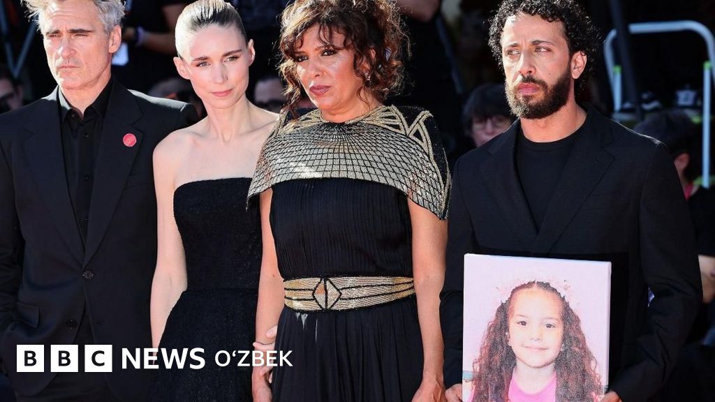 Subordinator xojayinning eshak pornosini yalaydi