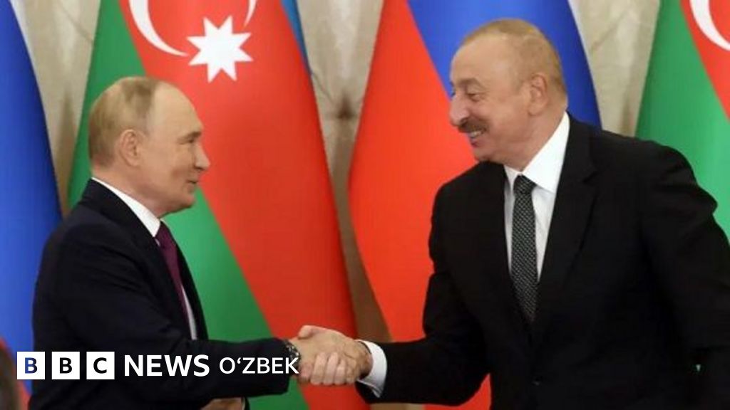 Әдемі жігіттердің қыздармен жыныстық қатынасқа түсуі бейнеленген порно