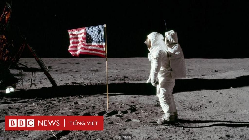 Cùng xem lại chặng đường trở về của tàu vũ trụ Apollo 11 và những chuyến khám phá thú vị trên đất trăng. Đó là một bước ngoặt lịch sử và là niềm tự hào của toàn nhân loại.