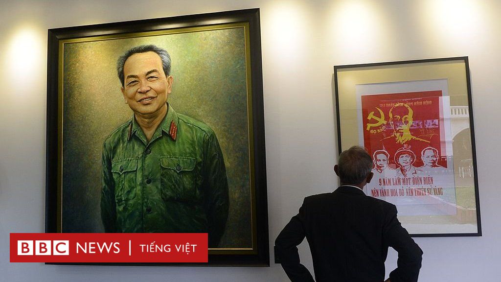Tướng Giáp đã là một trong những anh hùng của dân tộc Việt Nam, và những bức hình liên quan đến ông thật sự đáng để xem. Họa sĩ đã tài hoa vẽ nên những bức chân dung ấn tượng của ông, giúp chúng ta tôn vinh những công lao to lớn của người anh hùng này.