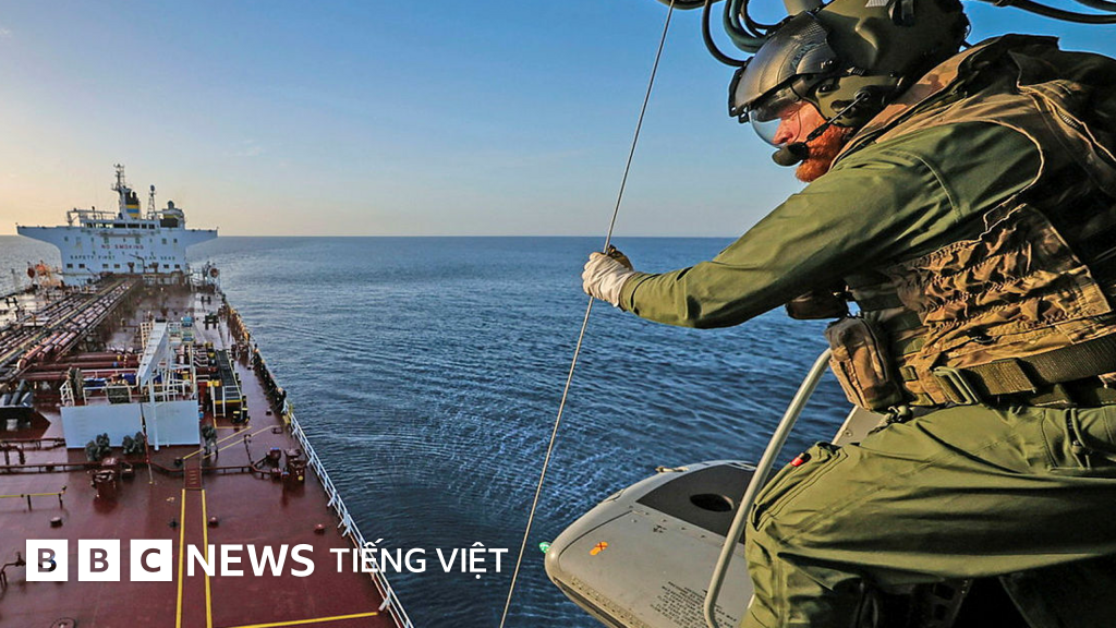 Thủy quân Lục chiến Hoàng gia Anh chặn bắt tàu dầu thuộc 'hạm đội bóng tối' của Nga ở Eo biển Manche