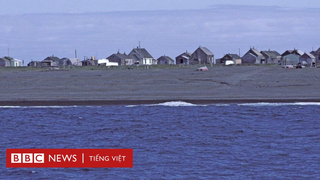 Hai người Nga đi thuyền đến Alaska xin tị nạn ở Mỹ - BBC News Tiếng Việt