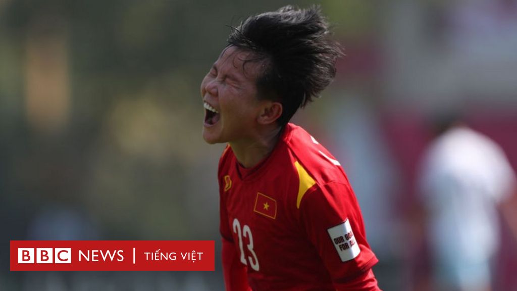 Bóng đá nữ Việt Nam: Các cô gái đang gây sốt tại bóng đá nữ quốc tế và đặc biệt là tại Đông Nam Á, hứa hẹn sẽ xem thấy những pha bóng đầy kỹ năng và hấp dẫn. Họ đang trở thành niềm tự hào của cả nước Việt Nam. Hãy cùng xem những bức ảnh đẹp về đội bóng đá nữ Việt Nam.
